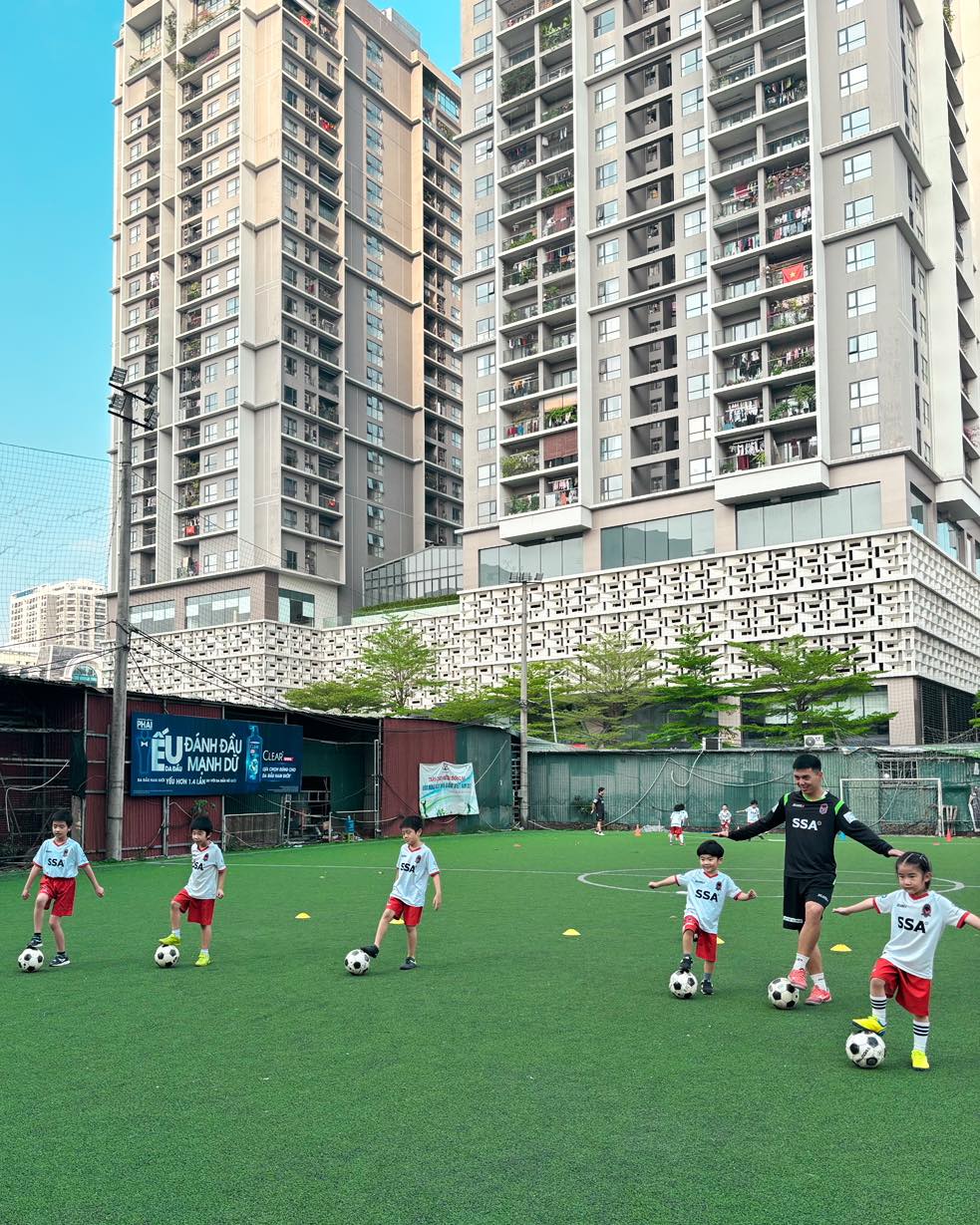 ⚽️ BÓNG ĐÁ KHÔNG CHỈ LÀ THỂ THAO – ĐÓ LÀ NƠI TRẺ TRƯỞNG THÀNH